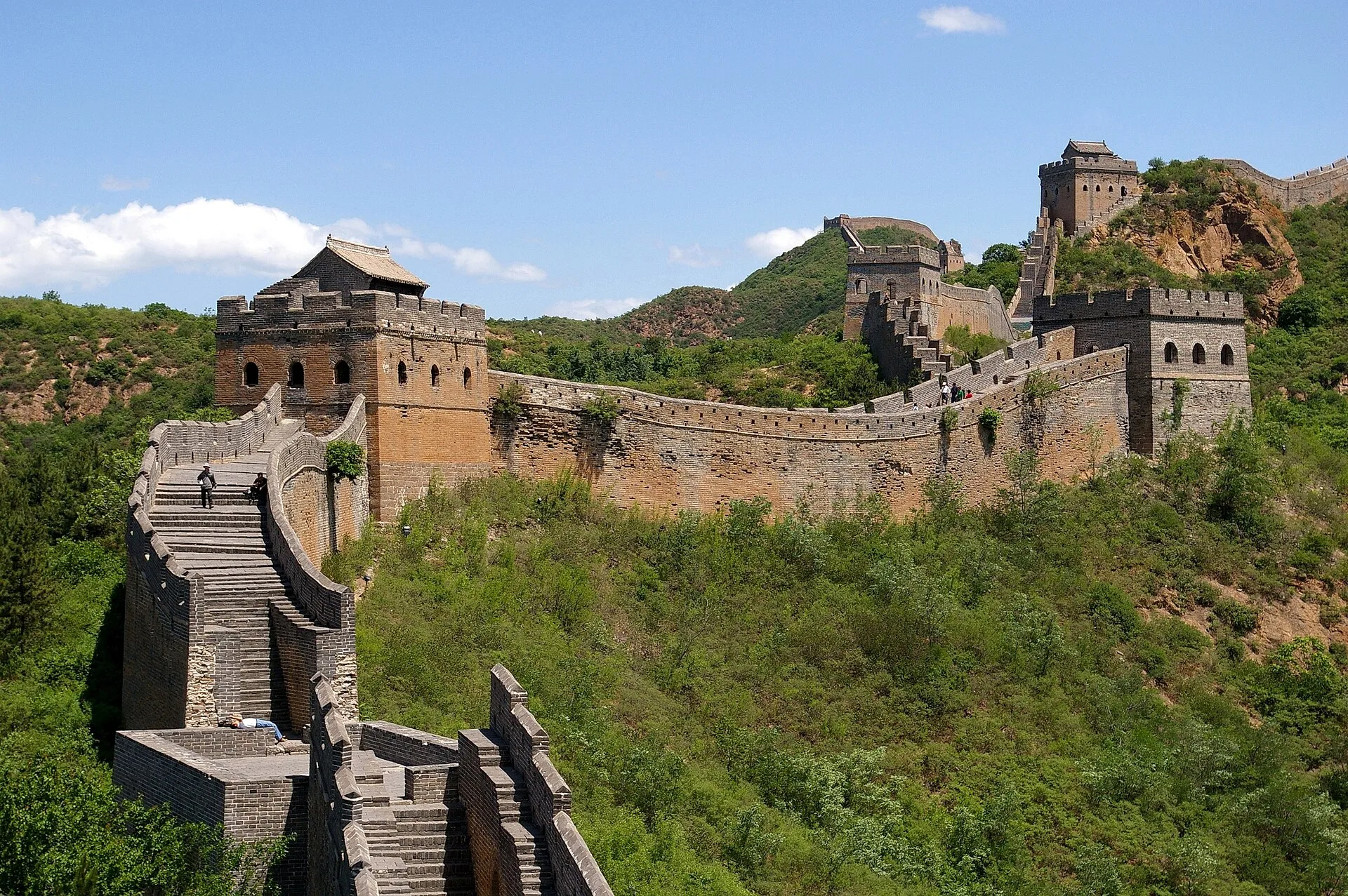 La Grande Muraille de Chine serpentant sur les crêtes